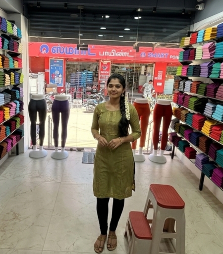 Customer wearing chudi leggings